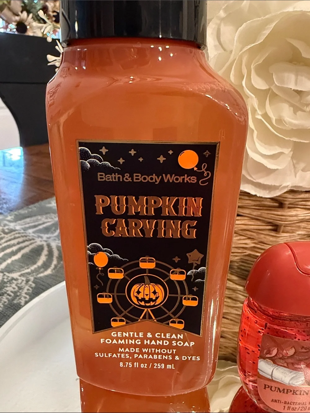 Bath & Body Works Pumpkin Carving Foaming Hand Soap + 1 handsanitizer